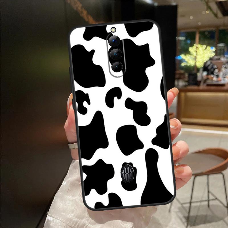 White Black Cow Print Case For ZTE Nubia Red Magic 11 10 9 8 8S 9S 10S Pro Plus 6 7 6S 7S For RedMagic 10 Air Cover