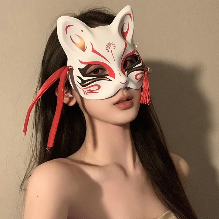 Halloween mask costume party with makeup costume-cosmetically transformed face mask, costume accessories,half-face lace-edged feather headpiece,mask