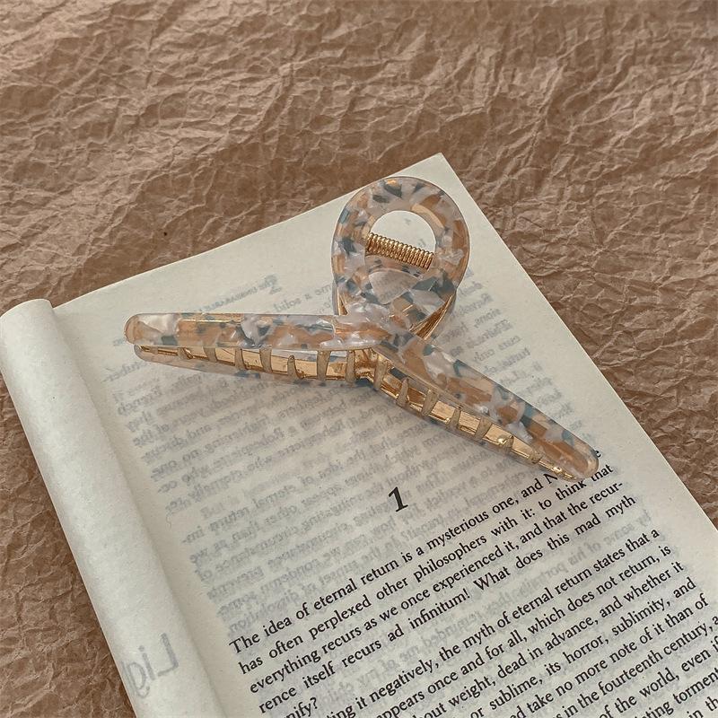 Elegant Oversized Retro Acetate Hairpin: Exquisite Korean Shark Clip for Women