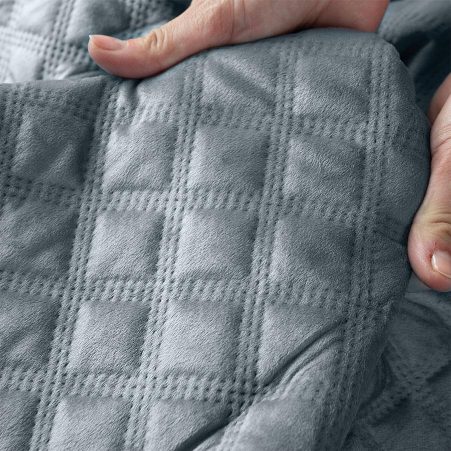 VELVI Bedspread 170x210cm - subdued blue with a geometric pattern