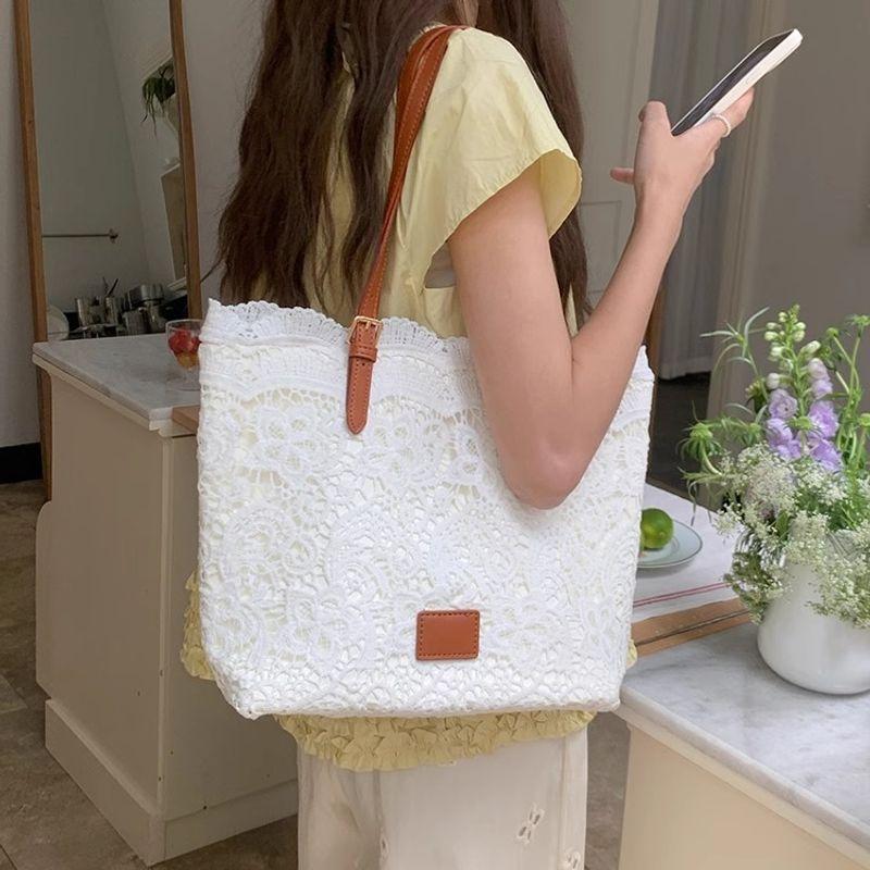

Кружевная сумка-тоут «Фея» Женская 2025 Новая Повседневная Дорожная Большая Вместимость Французский стиль Нежная Портативная Сумка на Плечо White