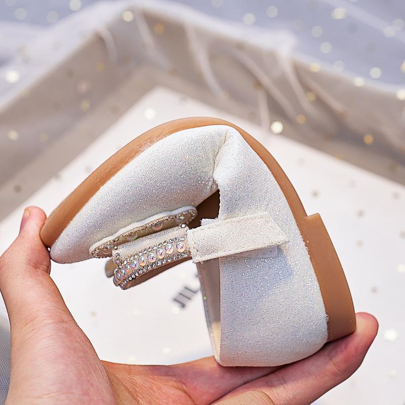 Girls' 2025 Autumn Princess Shoes: Stylish Round Toe Soft Soles with Shiny Bow Crystal Design