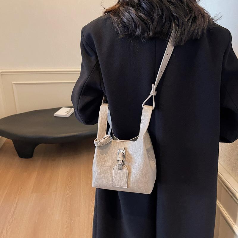 New Niche Design Bag Women's Autumn Fashion Sense Shoulder Messenger Bag Mother Bucket Bag Women