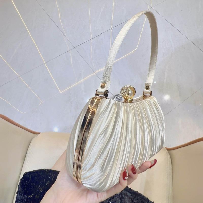The Evening Bag Is A Pleated Handbag with An Elegant Style and A Large-capacity Clutch Casually