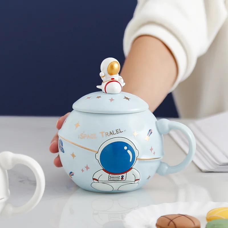 New Astronaut Mug Spoon With Cover Original Mugs Coffee Cups Beautiful Tea Mugs Cup for Coffee Drinkware Beer Funny Ceramic Year
