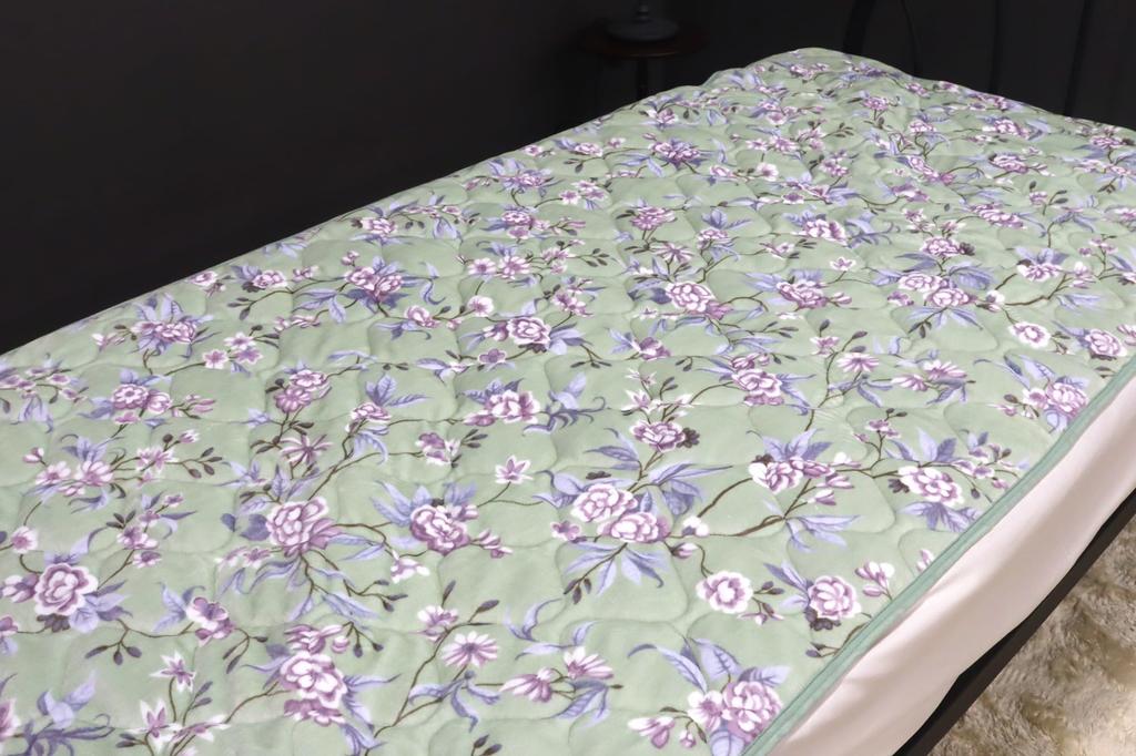 Romance Kosugi Single Mattress Pad (100 x 205 cm), Smooth Touch, V&A (Victoria & Albert Museum) William Kilburn Collection, Green