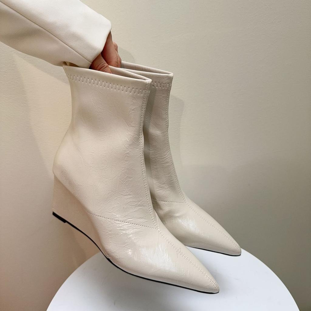 Popular women's boots Internet celebrity short boots Martin boots foreign small slope with trendy temperament pointed