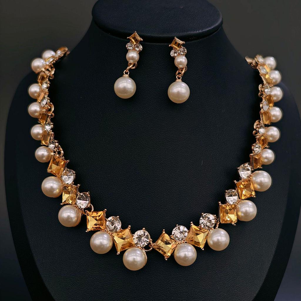 Set di Collana di Perle e Pietre Preziose di Lusso Europee e Americane: Maglioni Versatili e Catene Clavicolari per Donna
