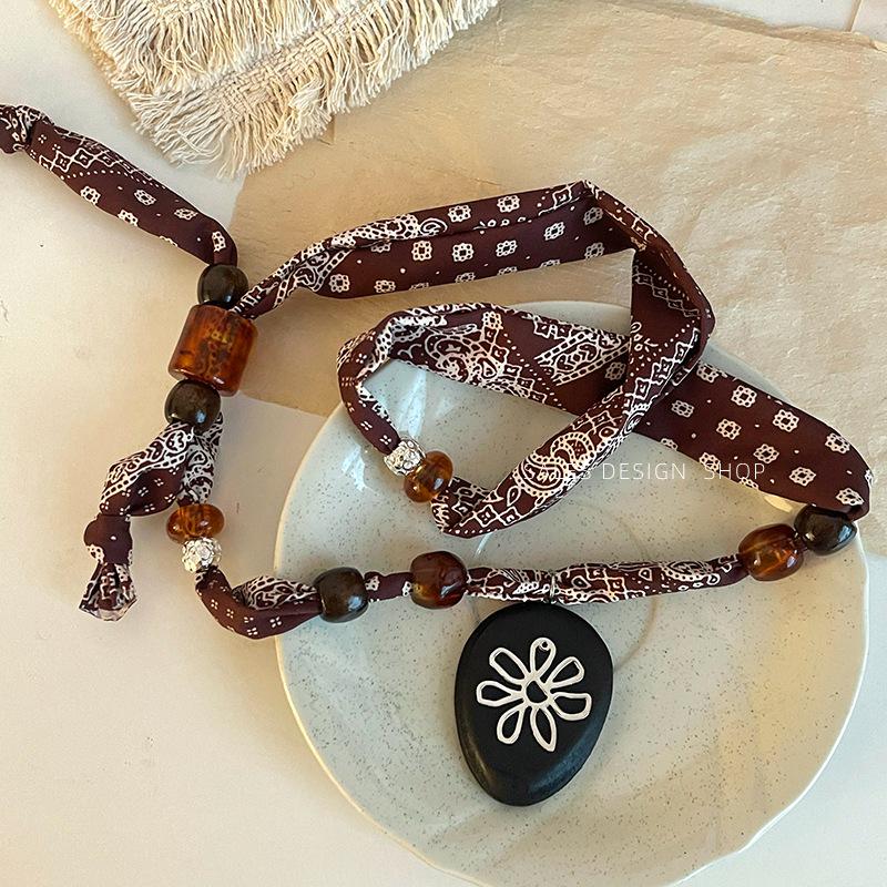 

Шовковий шарф-намисто в стилі ретро з принтом пейслі та леопарда з підвіскою з намистин - Універсальний довгий ланцюжок-светр для жінок на осінь та зиму.