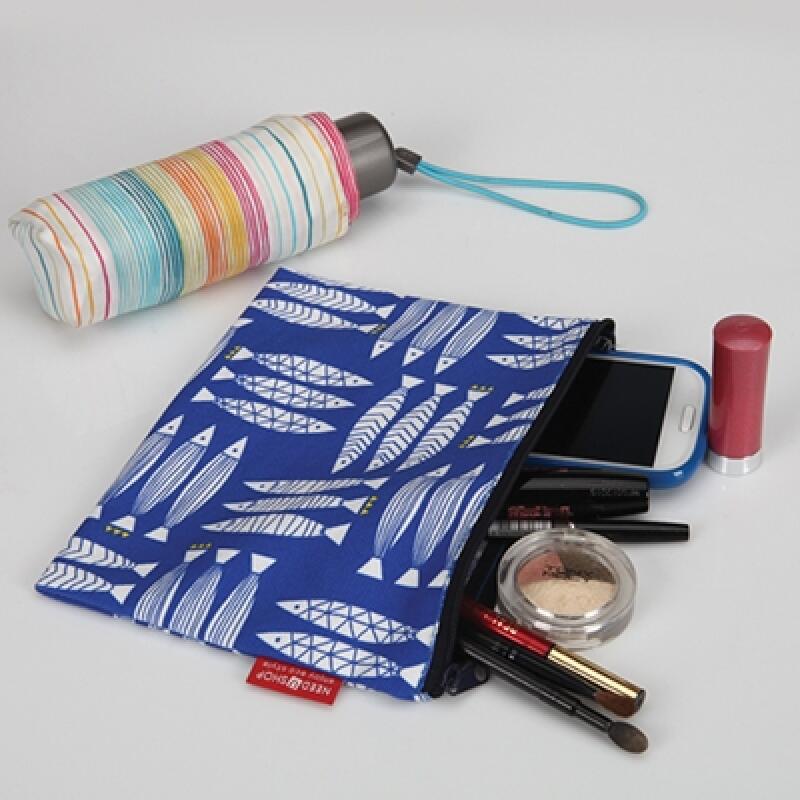 Косметичка на молнии с нордическим узором «елочка»