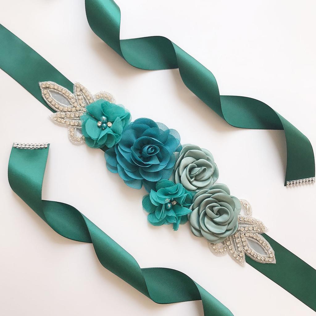 Cintura Da Sposa In Raso Azzurro Con Cristalli E Perle: Ornamento Floreale Per Abito Da Cerimonia