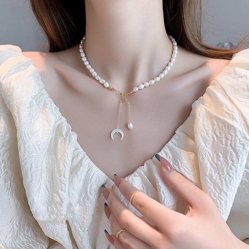 

Women s Baroque Freshwater Pearl Necklace with Star and Moon Shell Design – Simple, Fashionable Clavicle Choker