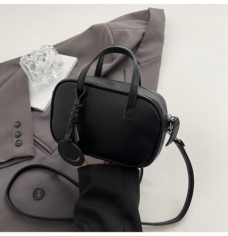 

Popular fashion smiley face crossbody small bag women s spring new retro shoulder commuter women s bag чорний