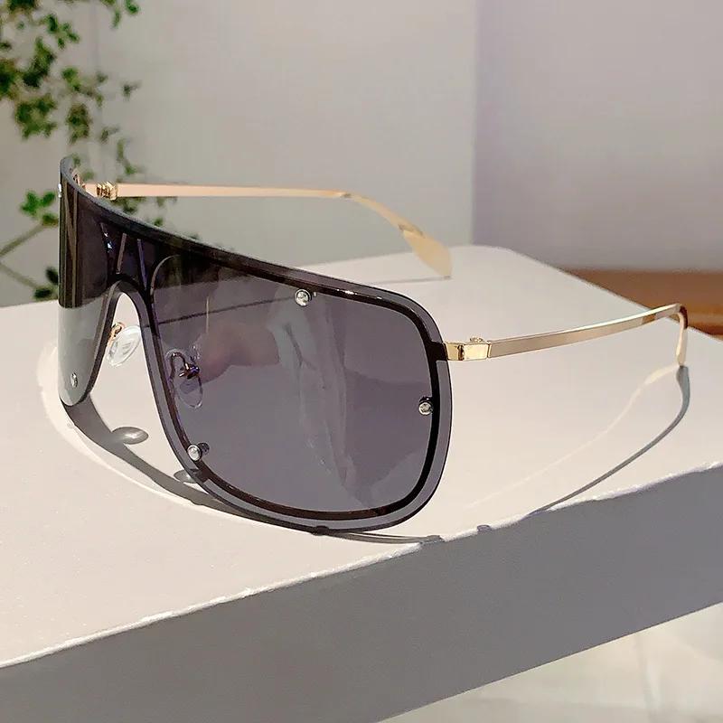 Oversized Vintage Sunglasses Women For Men Luxury Brand Designer Sun Glasses Popular Outdoor Goggle Punk Rivet Big Frame Eyewear