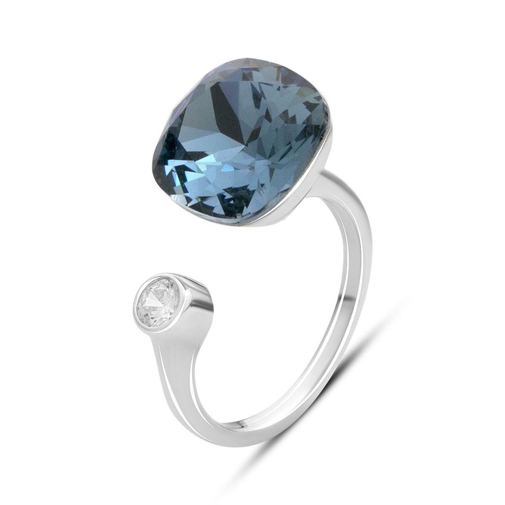 Серебряное кольцо с фианитами, вес изделия 4,9 гр (60002214)