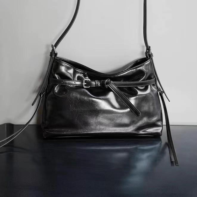 Simple and high-end large-capacity tote bag, new fashion punk style Spice Girl armpit bag, shoulder messenger bag.