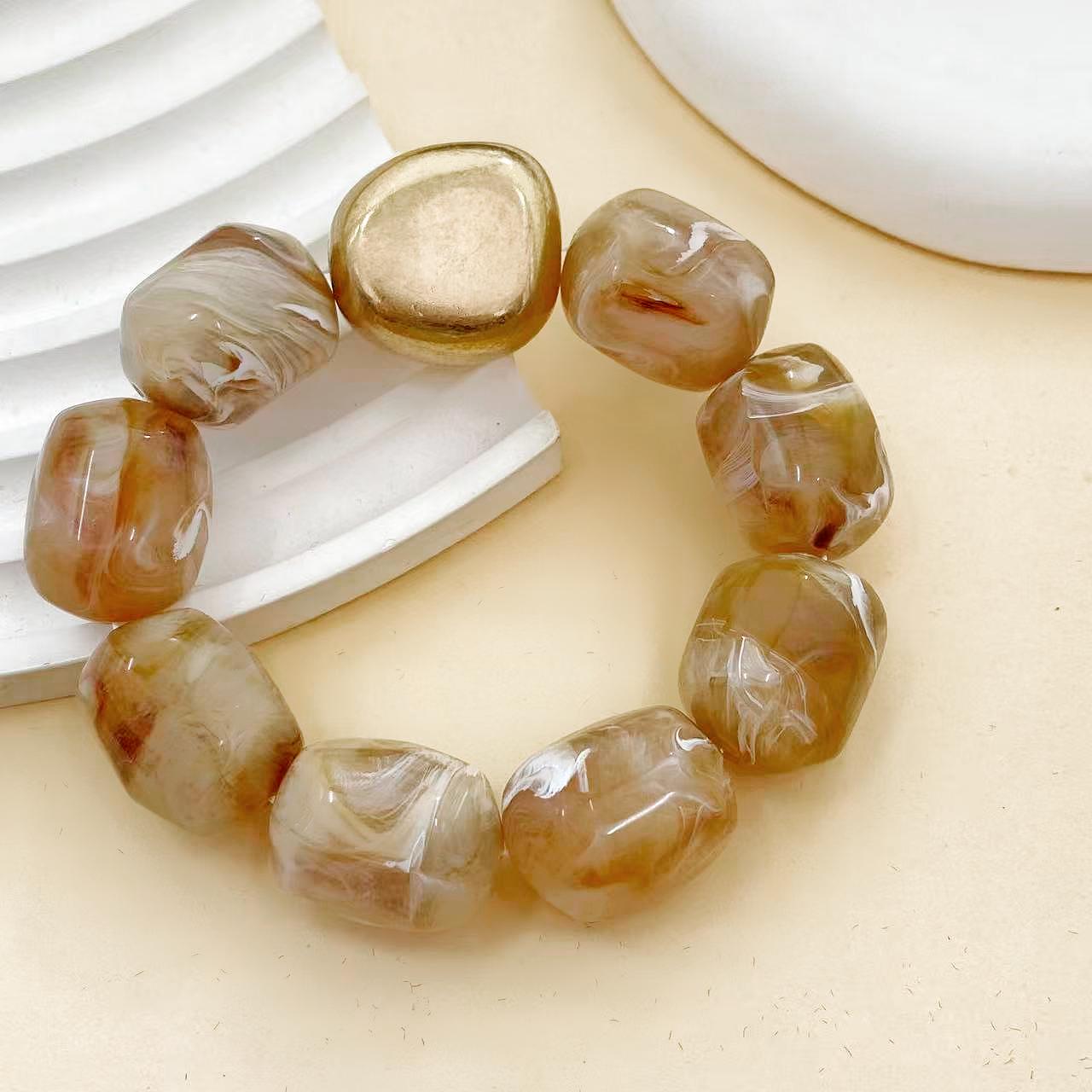 

Small niche design irregular acrylic bead bracelet suitable for women s daily wear