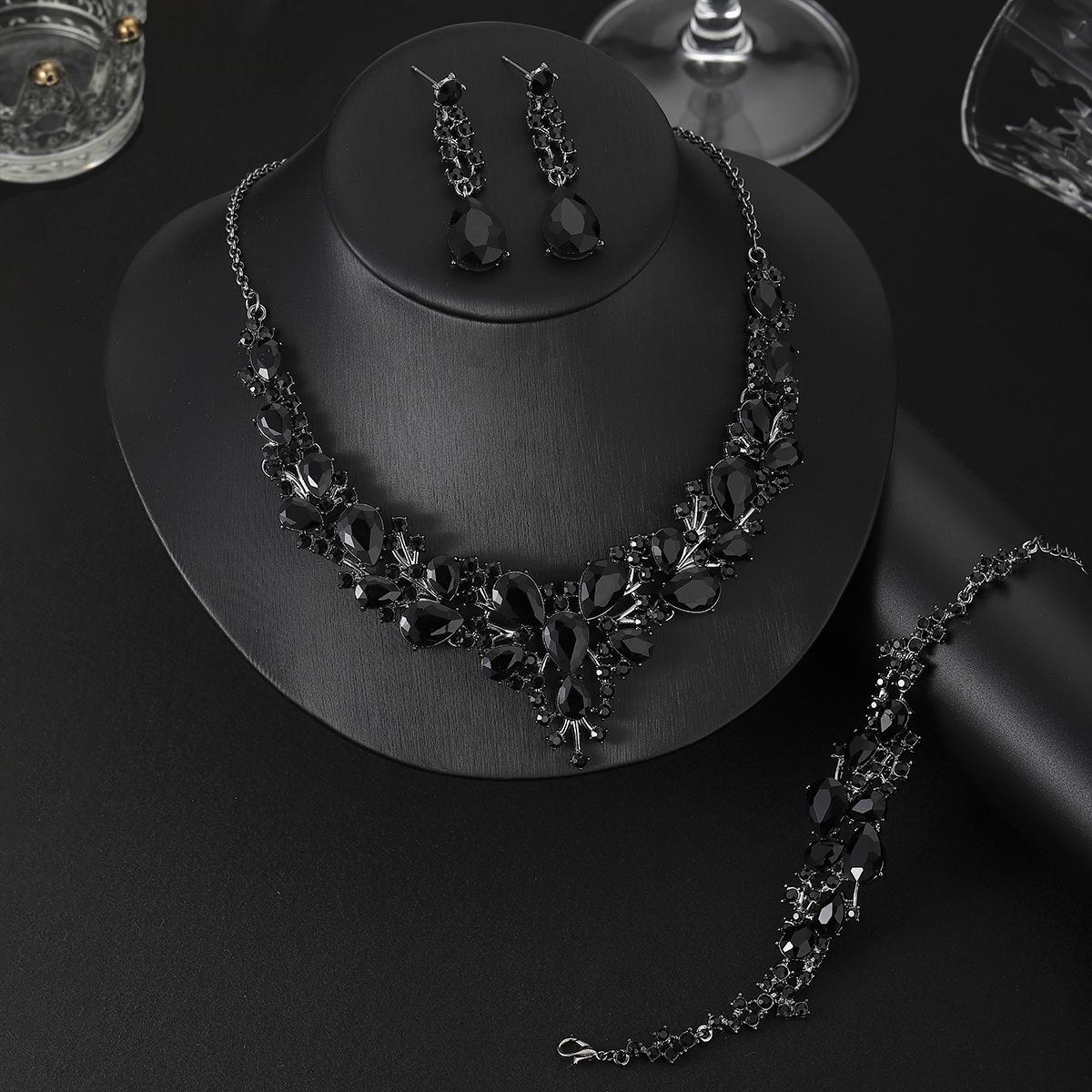 2026 Bridal Set Chain Elegant Temperament Necklace Earrings Wedding Accessories Wedding Ball Rhinestone Glass 45CM чёрный