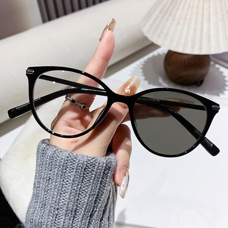 New Vintage Cat Eye Photochromic Reading Glasses Outdoor Color Changing Far Sight Eyeglasses Women Men Anti Blue Light Eyewear