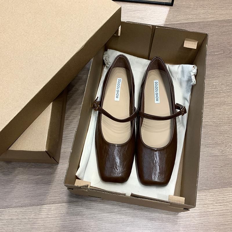 French square head shallow mouth single shoes women's 2025 new with skirt evening breeze gentle shoes soft flat Mary Jane small leather shoes