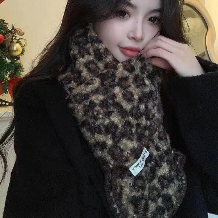 New scarf women's winter Korean version of versatile leopard print scarf high-end imitation cashmere thickened warm shawl