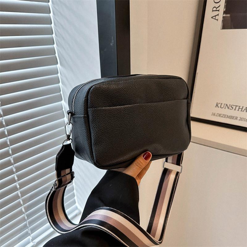 Stylische Street Trend PU Crossbody Tasche Damen 2023 Mode Breiter Riemen Umhängetasche
