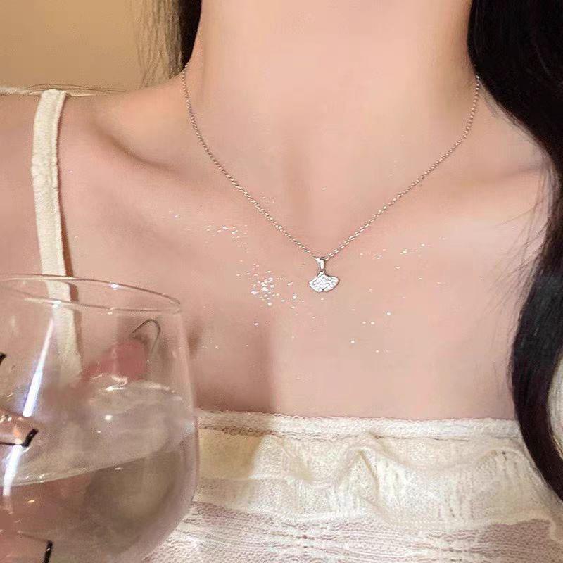 Pearl Bow Necklace: Exquisite Women's Fashion Clavicle Chain, Elegant Light Luxury Design