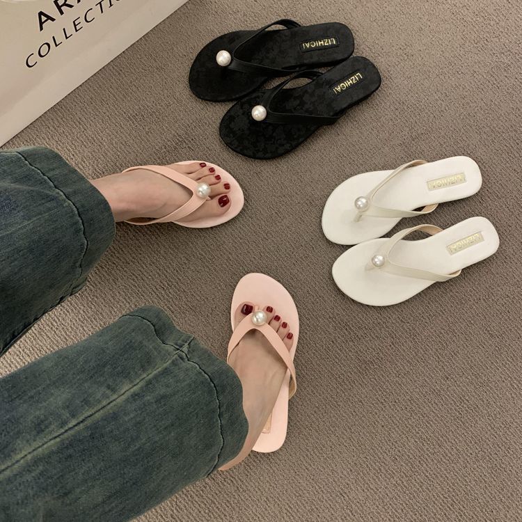 

French flat-bottomed small fragrant style pearl toe flip-flops 2025 new fairy style pinch slippers female summer outer wear 40