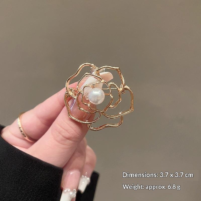 New Niche Retro High-grade Camellia Brooch Exquisite Light Luxury Rose Pin Elegant Suit Fixed Accessories