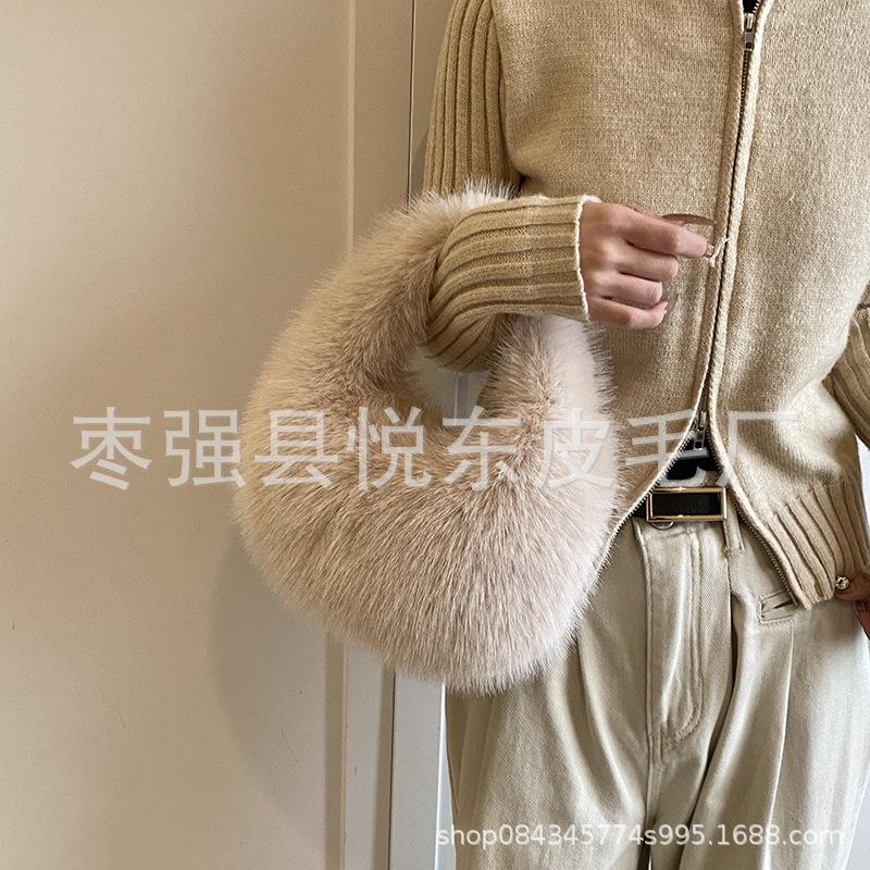 Handheld Fluffy Bag for Women's Autumn and Winter New Models. This Year's Popular Bag Has a High Sense of Niche Plush Bag and a Small Bag In Hand.