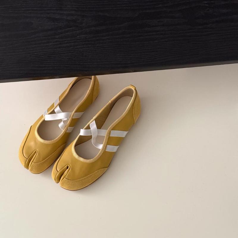 Fashion Cross Strap Tabi Flat Shoes Women Casual Fashion Design Mary Jane Shoes Slip-on Split Toe Ballet Shoes 2025 Summer Elegant New