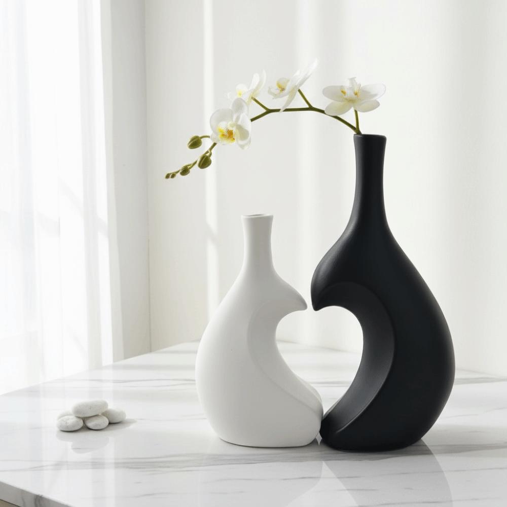 En uppsättning hjärtformade keramiska vaser enfärgade vattenodlingsvaser kreativa oregelbundna vaser