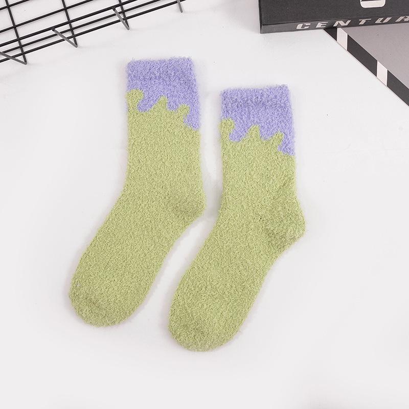 

Fleece-Lined Color-Blocked Mid-Calf Warm Sleep Socks for Women One Size зелений