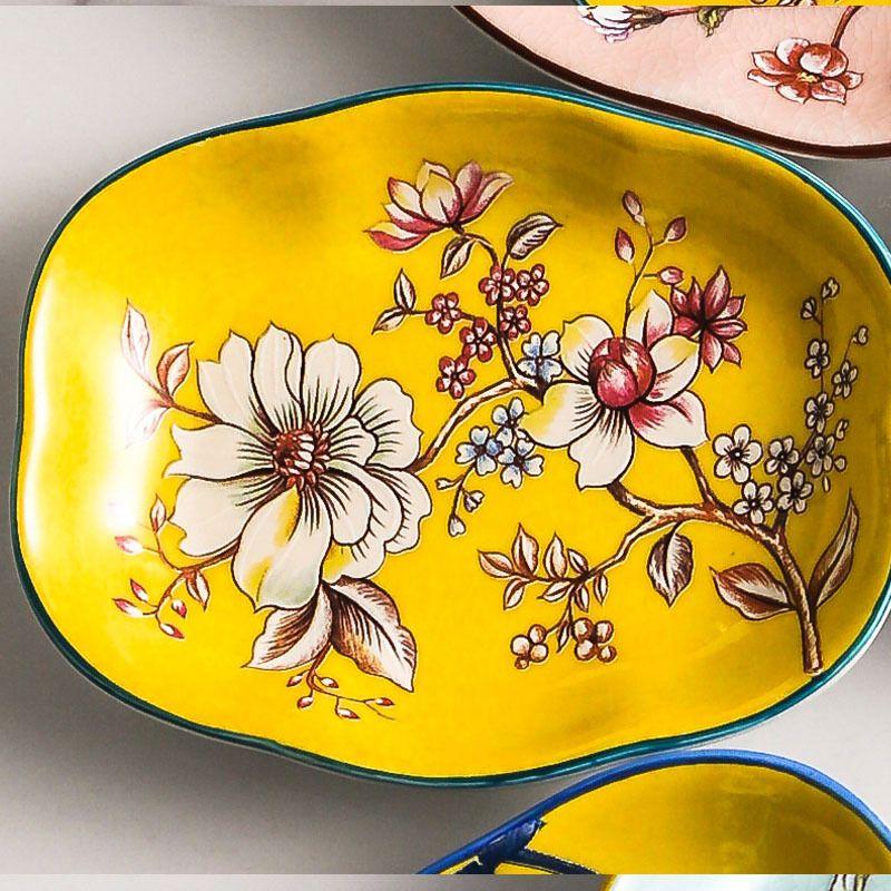 Creative Painted Flowers Ceramic Soap Dish Toilet Hand Wash Soap Dish Bathroom Accessories Hotel Bathroom Soap Dish Storage Tray