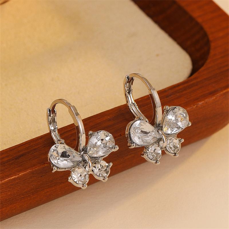 

Високоякісні сережки-бантики з корейського кришталю - Простий та трендовий модний аксесуар срібний