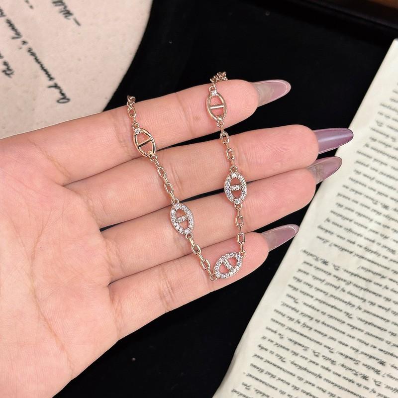 Elegant Full Crystal Pig Nose Bracelet Women Champagne Gold Plated Copper Geometric Minimalist Luxury Jewelry