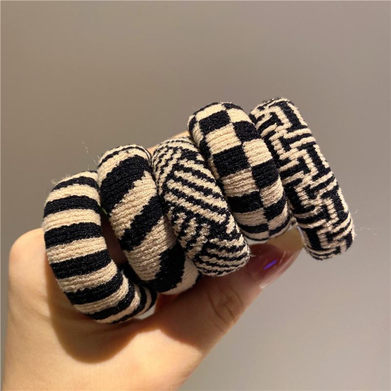 5pcs Simple and Versatile High-stretch Black and White Checkered Traceless Hair Ring