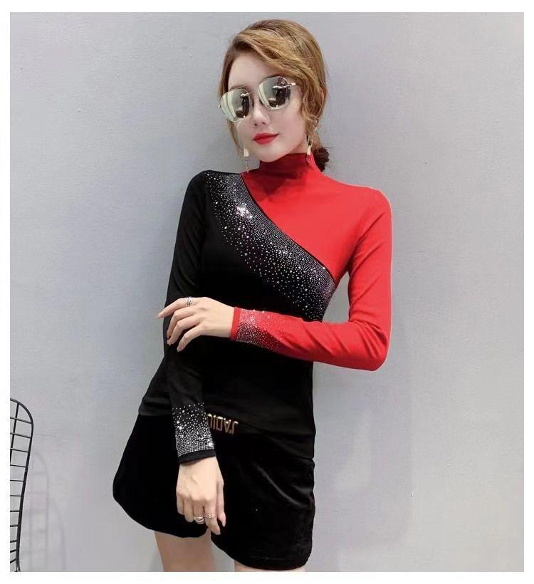 Camiseta Base de Manga Larga con Bloques de Color, Pedrería y Cuello Semi Alto, Forrada de Forro Polar para Mujer - Moda Otoño/Invierno 2025.