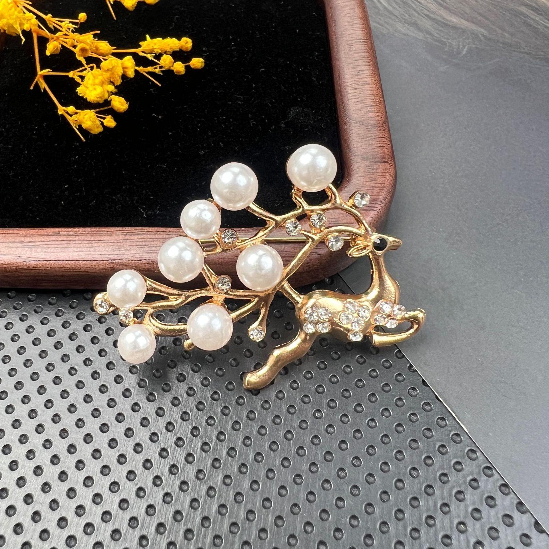 

Fashionable Retro Brooch With A High-end Feel, Diamond-encrusted Crystal Brooch, - Pin, Fixed Buckle, Alloy Buckle For Clothing Accessories One Size золотий