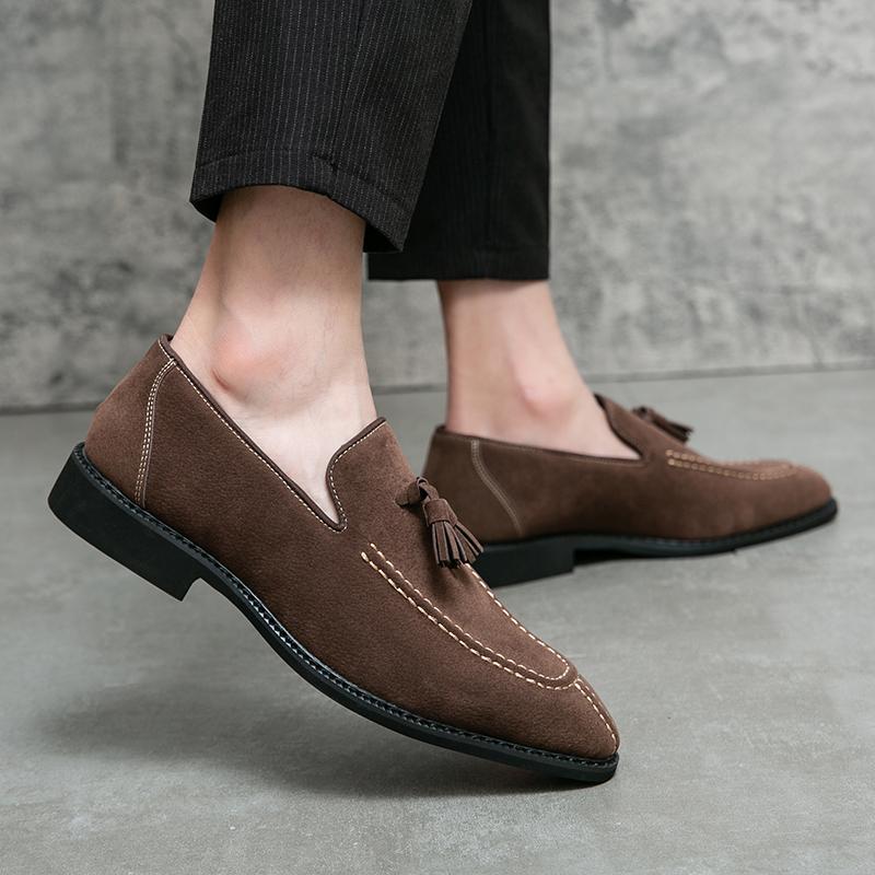 Brand Design Men Suede Leather Shoes Moccasins Brown Tassel Pointed Mens Loafers Vintage Slip on Casual Men Social Dress Shoes