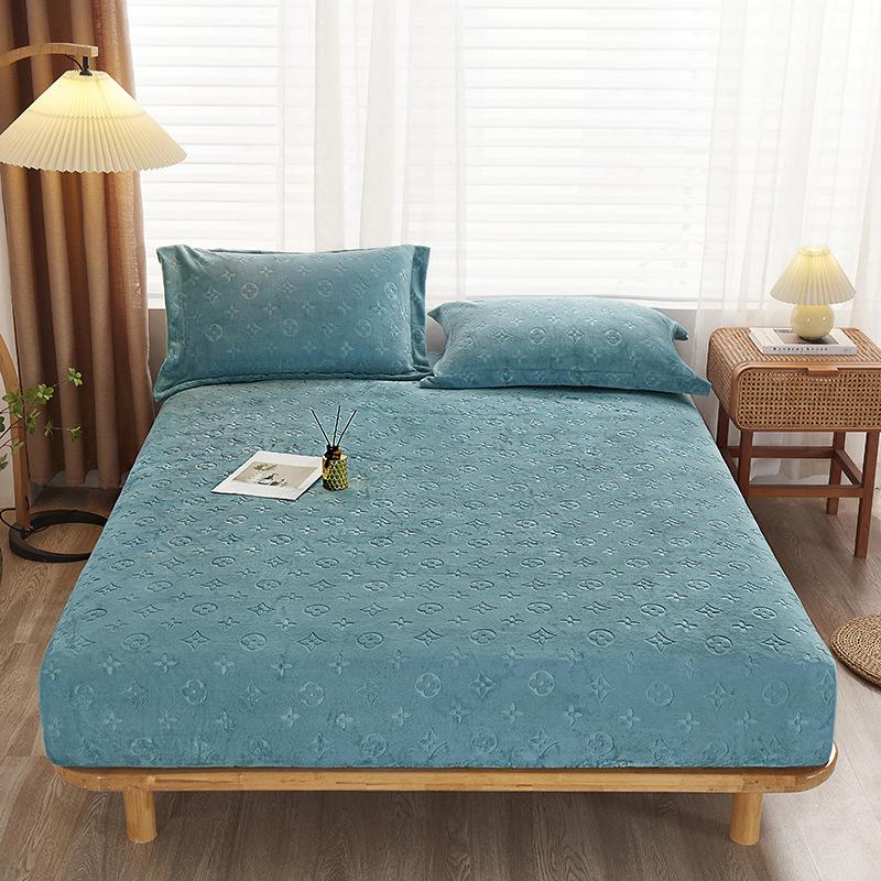 Foreign trade heavy milk fleece mattress single-layer jacquard mattress three-piece set fully enclosed dirty mattress non-slip fixed