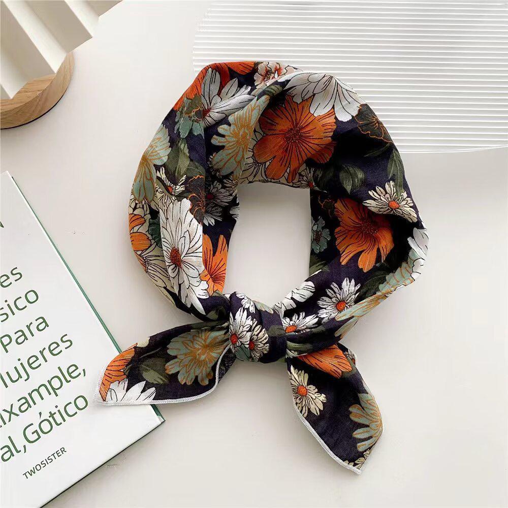 Retro Green Floral Small Silk Scarf - Korean Style Women's Versatile Autumn/Spring Accessory, Thin Square for Neck or Headband