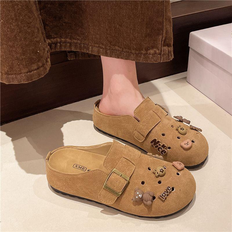 Retro Shoes with Thick Soles and Toe Caps Are Worn Over The New Casual Flip-flops with Holes