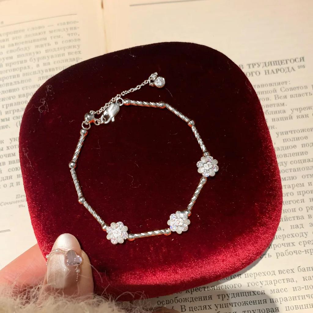 French Light Luxury Retro Passepartout Four-Leaf Clover Bracelet Old Money Wind Ancient Gold Brushed Diamond Snowflake Bracelet Female