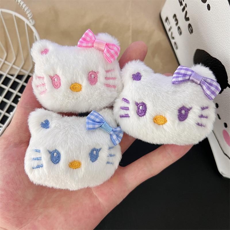 Cute Small KT Cat Plush Doll Brooch for DIY Clothing, Bags, Shoes, and Socks Decoration