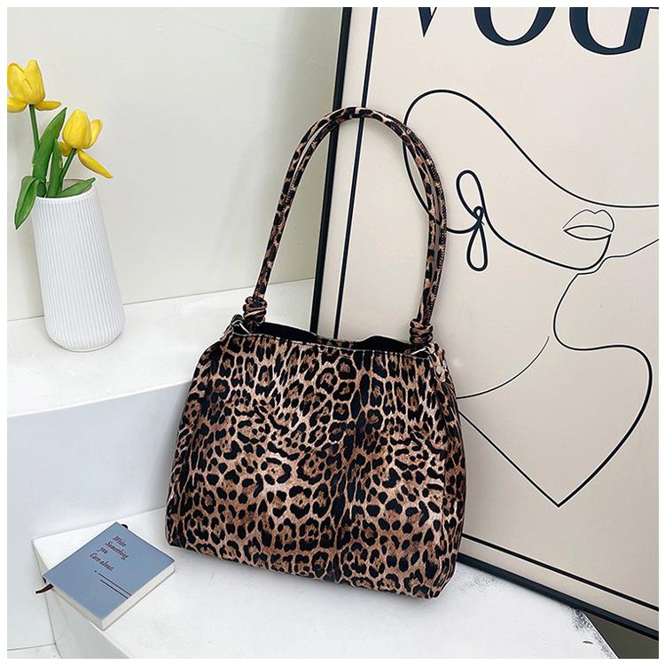 Fashion leopard print bag women's 2025 new winter large-capacity tote bag high-end versatile commuter shoulder bag