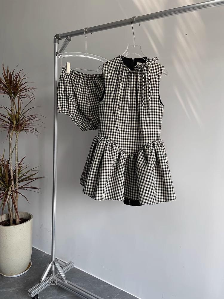 Dámské preppy kostkované minišaty bez rukávů - Zeštíhlující design s nadýchanou sukní na léto