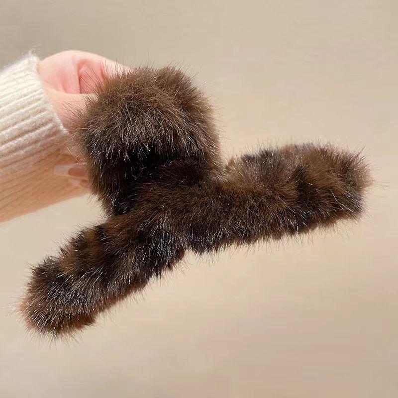 Leopard Print Plush Claw Clip for Women: High-End 2025 Large Hair Accessory for Autumn/Winter Updo