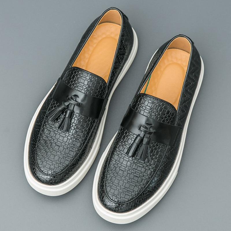 New Men Formal Designer Tassels Patent Leather Shoes Fashion Slip On Loafers Wedding Male Office Dress Casual Footwear