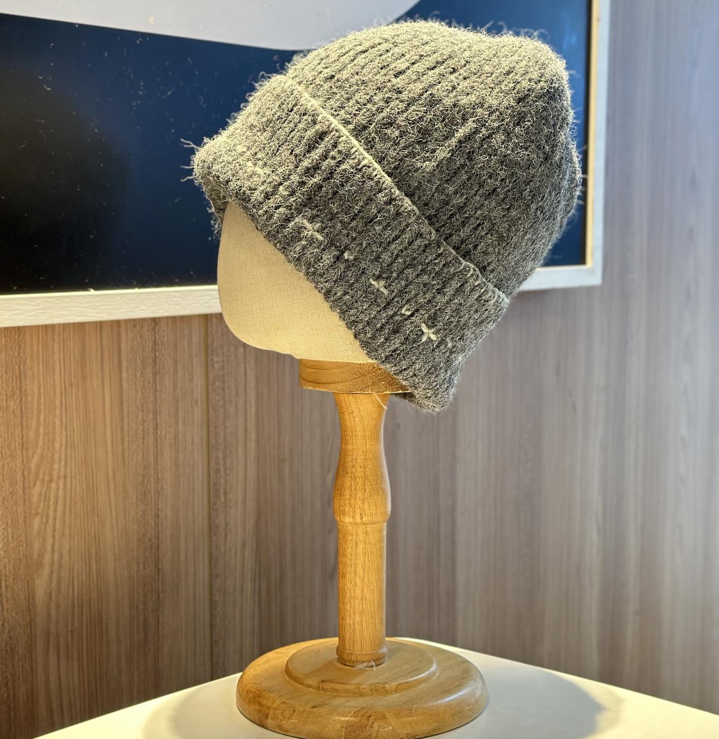 

New Simple and Small Line Knitted Hats for Women Warm Woolen Hats for Autumn and Winter and Small Cold Hats That Show Off The Face M（56-58cm）